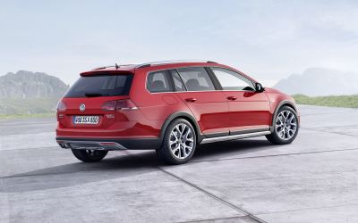 VW’s Golf-in-welly-boots – the eco-friendly Alltrack - unvei...
