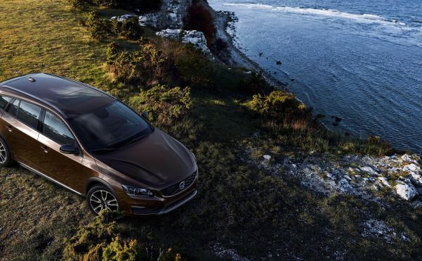 Volvo’s V60 gets the Cross Country eco treatment  