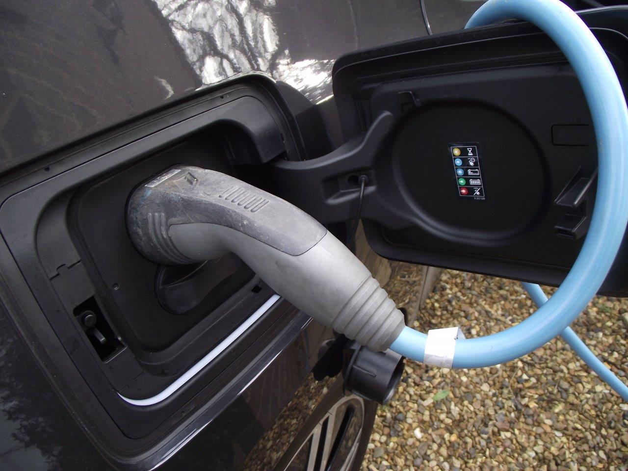How to charge a bmw i3